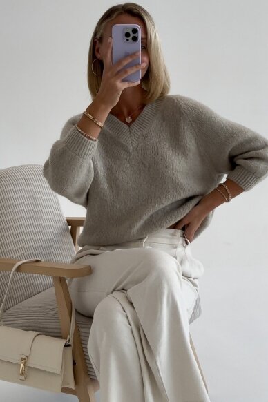 Beige sweater "V-neck Favorite" 2