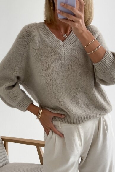 Beige sweater "V-neck Favorite" 3