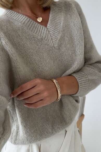 Beige sweater "V-neck Favorite" 4