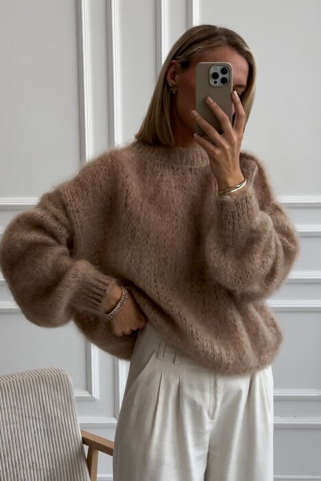 Luxury camel sweater "Feather"