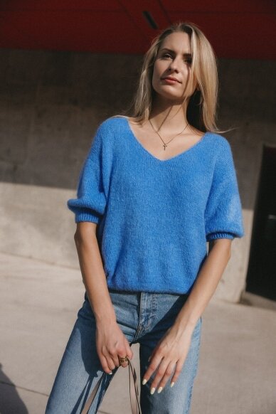 Blue sweater "V-neck" 2