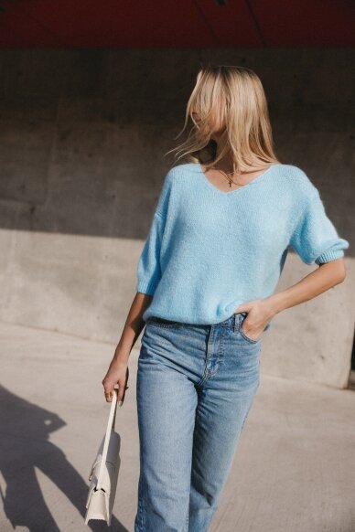 Sky blue sweater "V-neck" 2